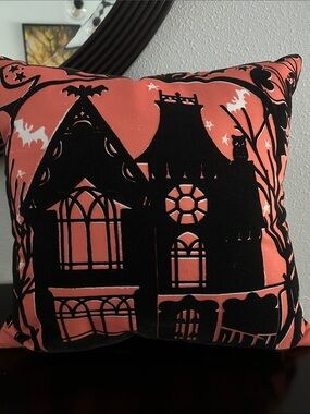 NWOT Haunted House Halloween Throw Pillow / Black Velvet Accents